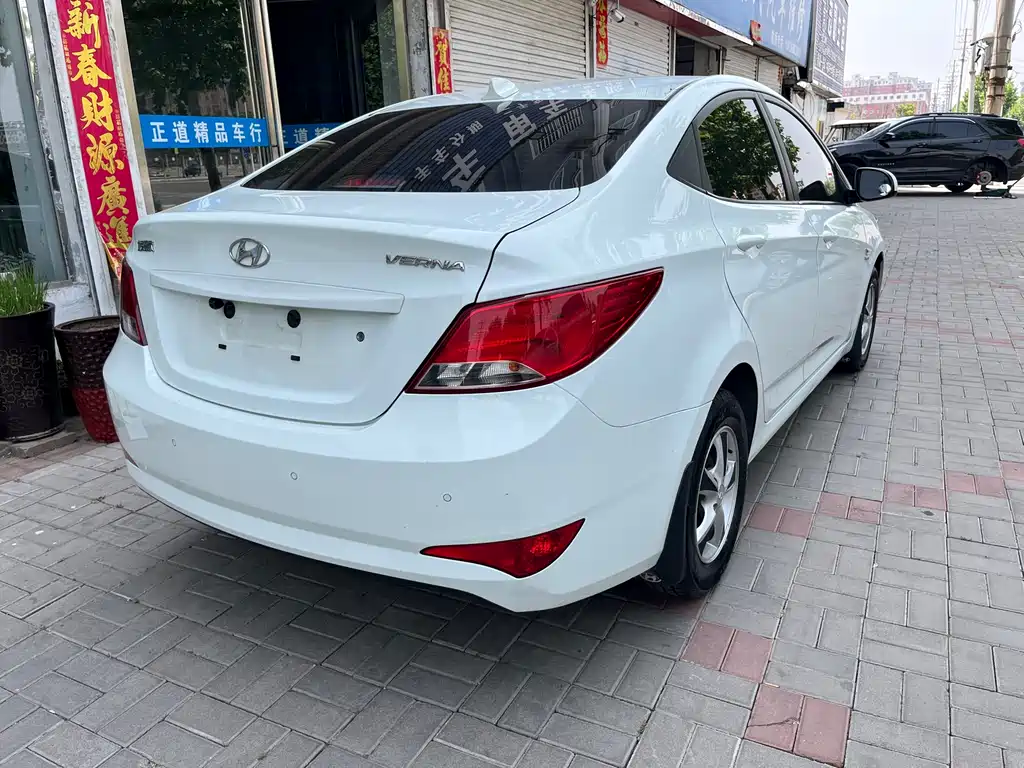Hyundai Verna 2015 — фото 3