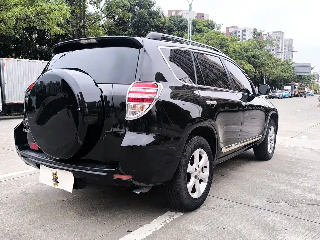 Toyota RAV4 2012 — фото 4