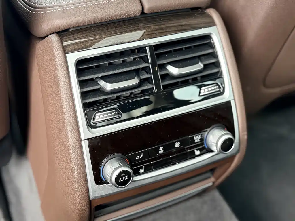 BMW 7 Series 2017 — фото 15