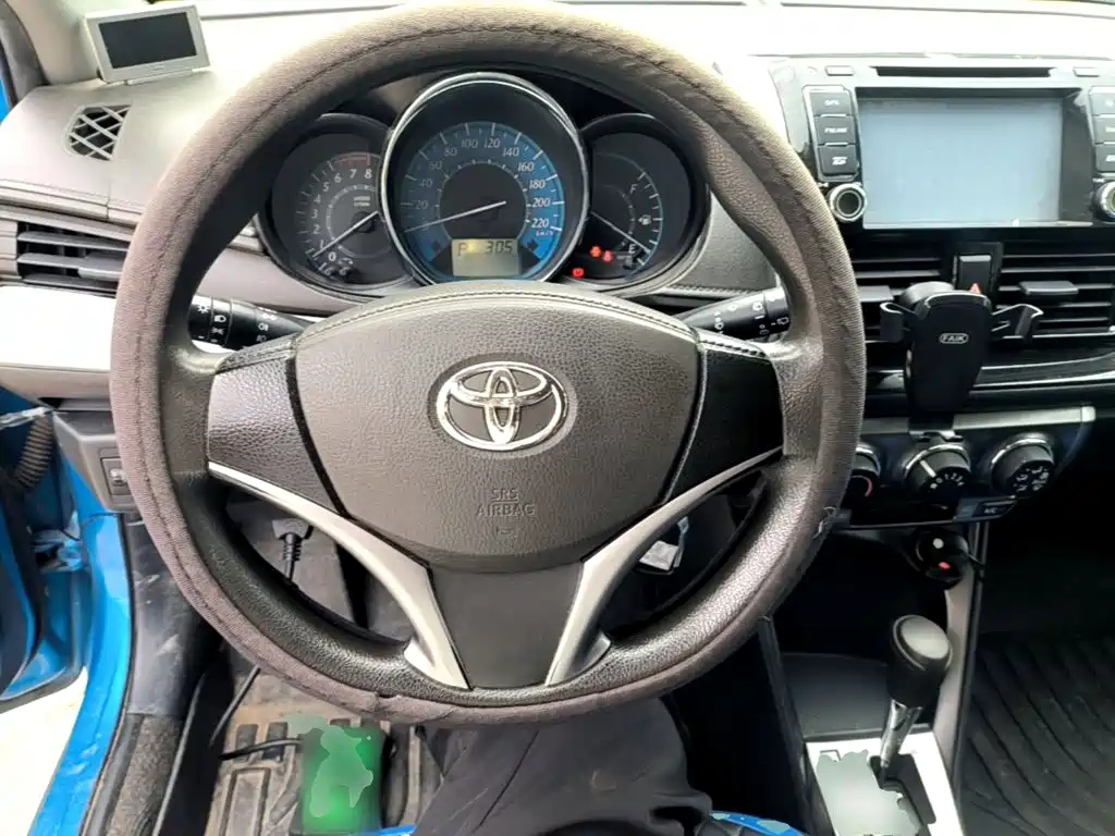 Toyota Yaris L 2014 — фото 10