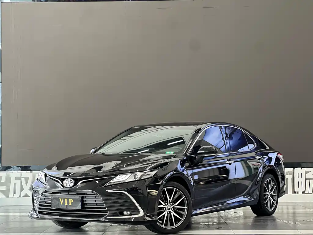 Toyota Camry 2021 — фото 1