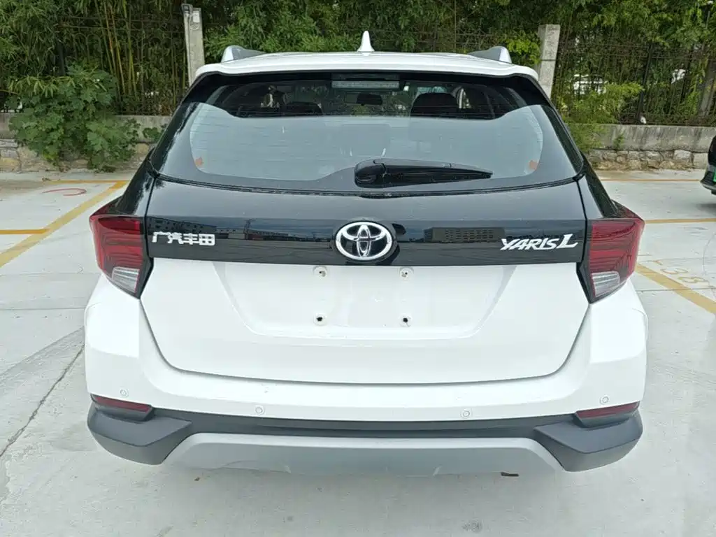 Toyota Yaris L 2021