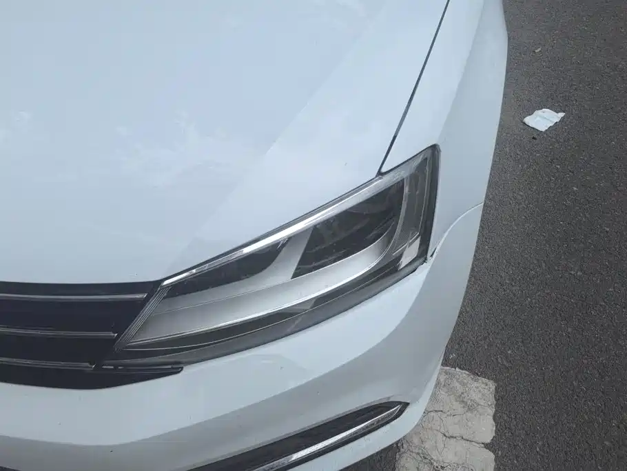 Volkswagen Sagitar 2015