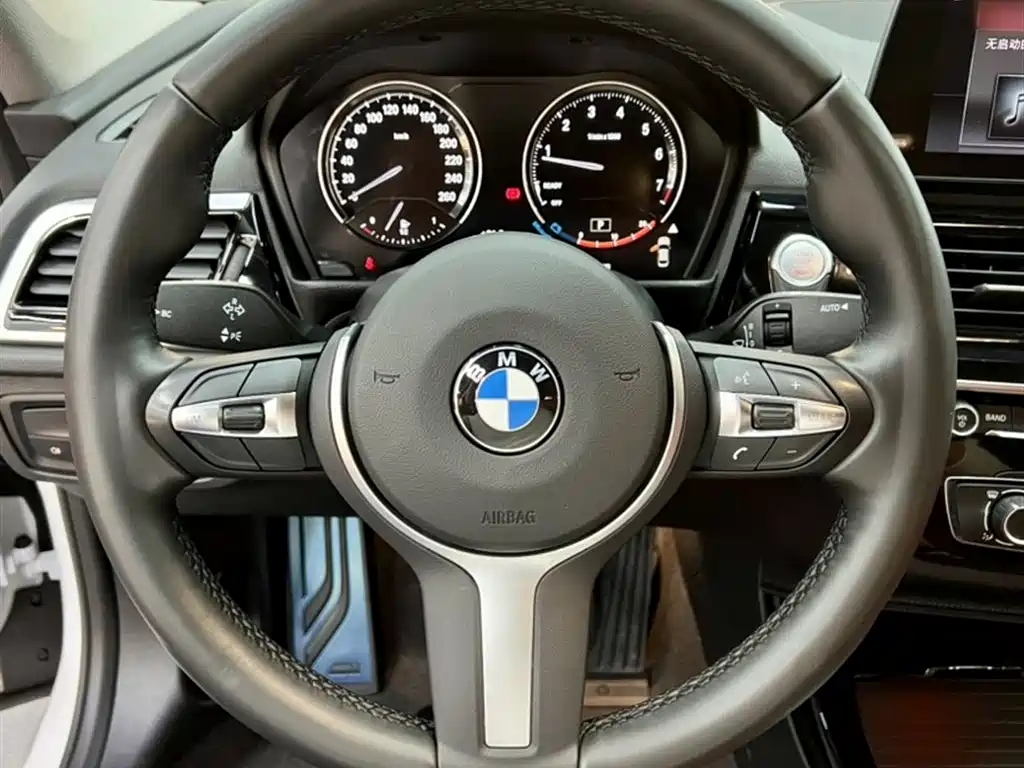 BMW 1 Series 2022 — фото 12