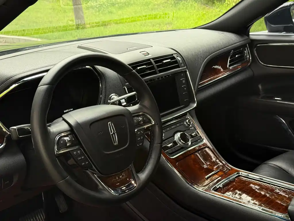 Lincoln Continental 2018 — фото 15