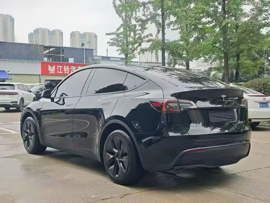 Tesla Model Y 2023 — фото 9