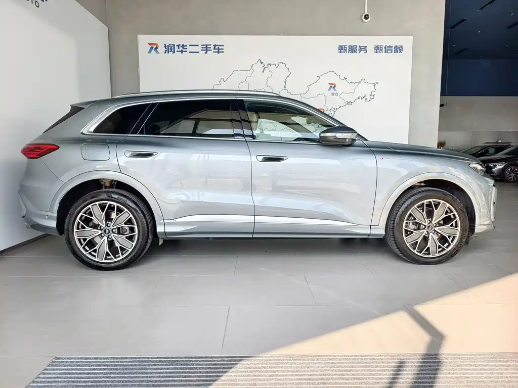 Audi Q5L 2025 — фото 3