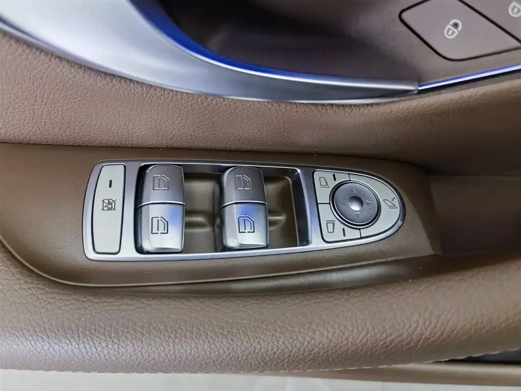 Mercedes-Benz E-Class 2023 — фото 9