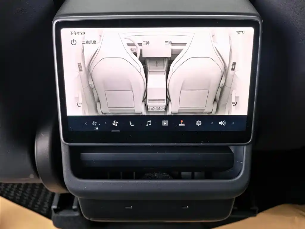 Tesla Model Y L 2025 — фото 11