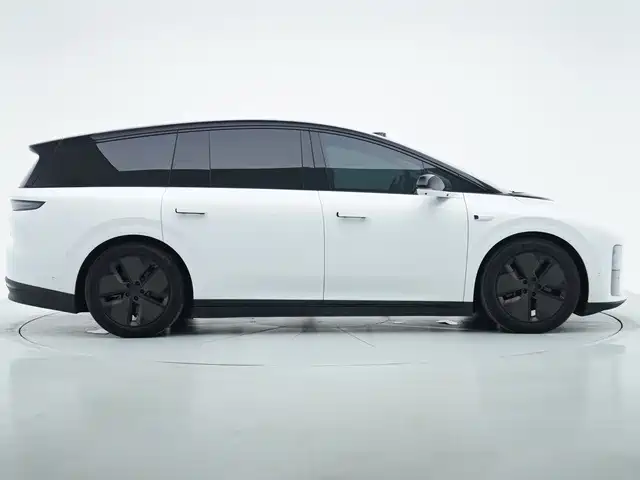 Li Auto i8 2025 — фото 8