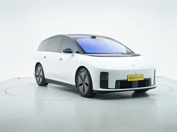 Li Auto i8 2025