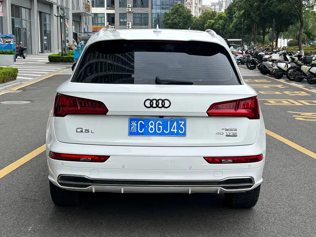 Audi Q5L 2020 — фото 5