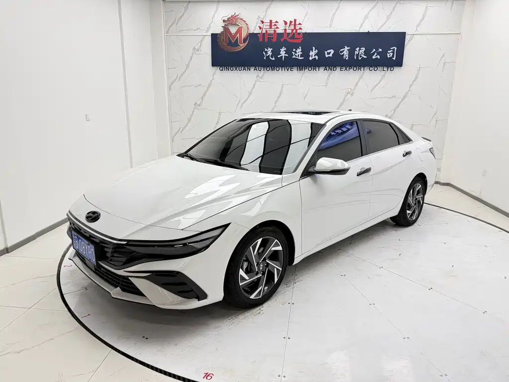 Hyundai Elantra 2023 — фото 1