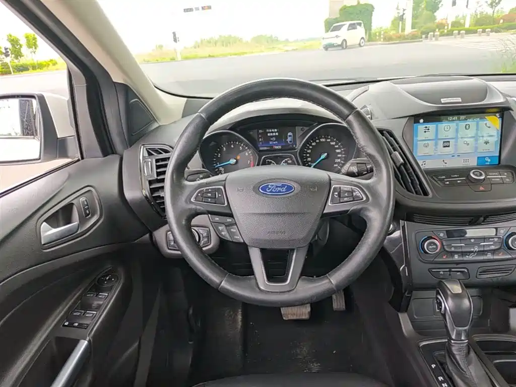 Ford Kuga 2018 — фото 11