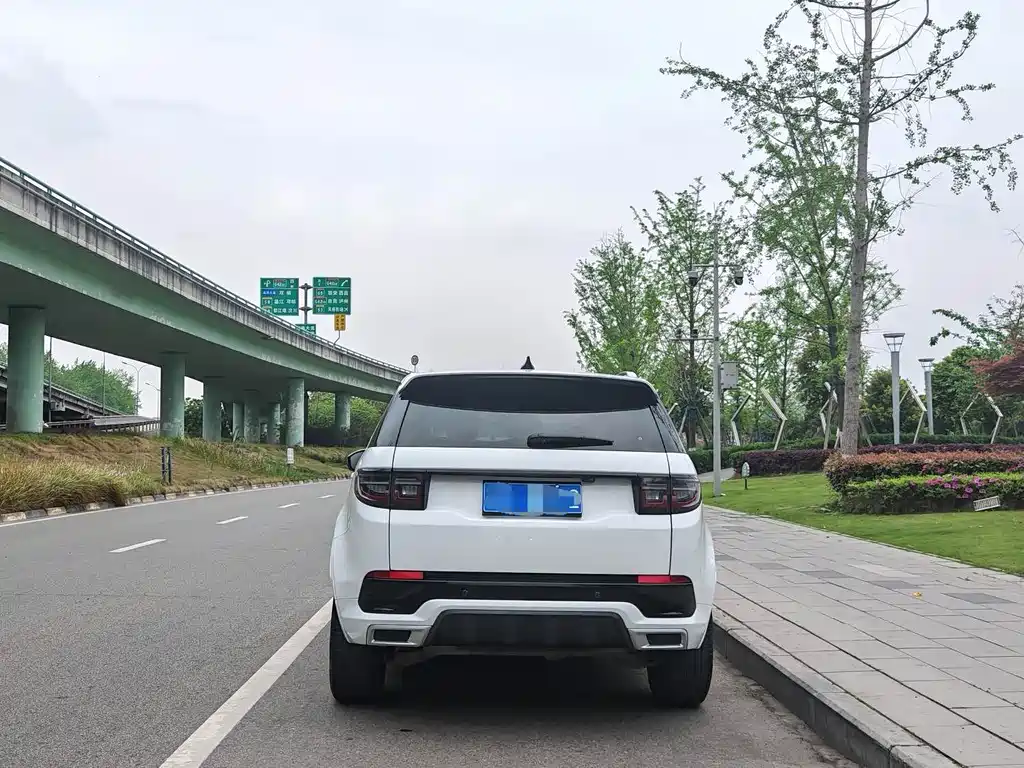 Land Rover Discovery Sport 2022 — фото 8