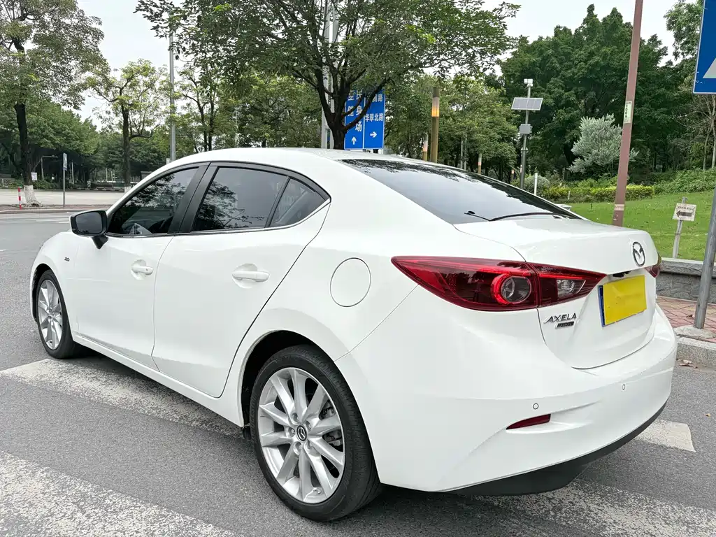 Mazda 3 Axela 2018 — фото 5