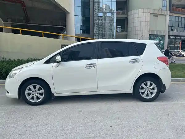 Toyota Yizhi 2011