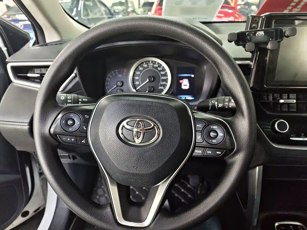 Toyota Corolla Cross 2022 — фото 12