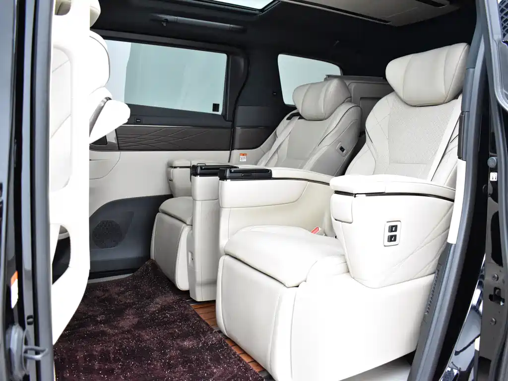 Toyota Alphard 2024 — фото 18