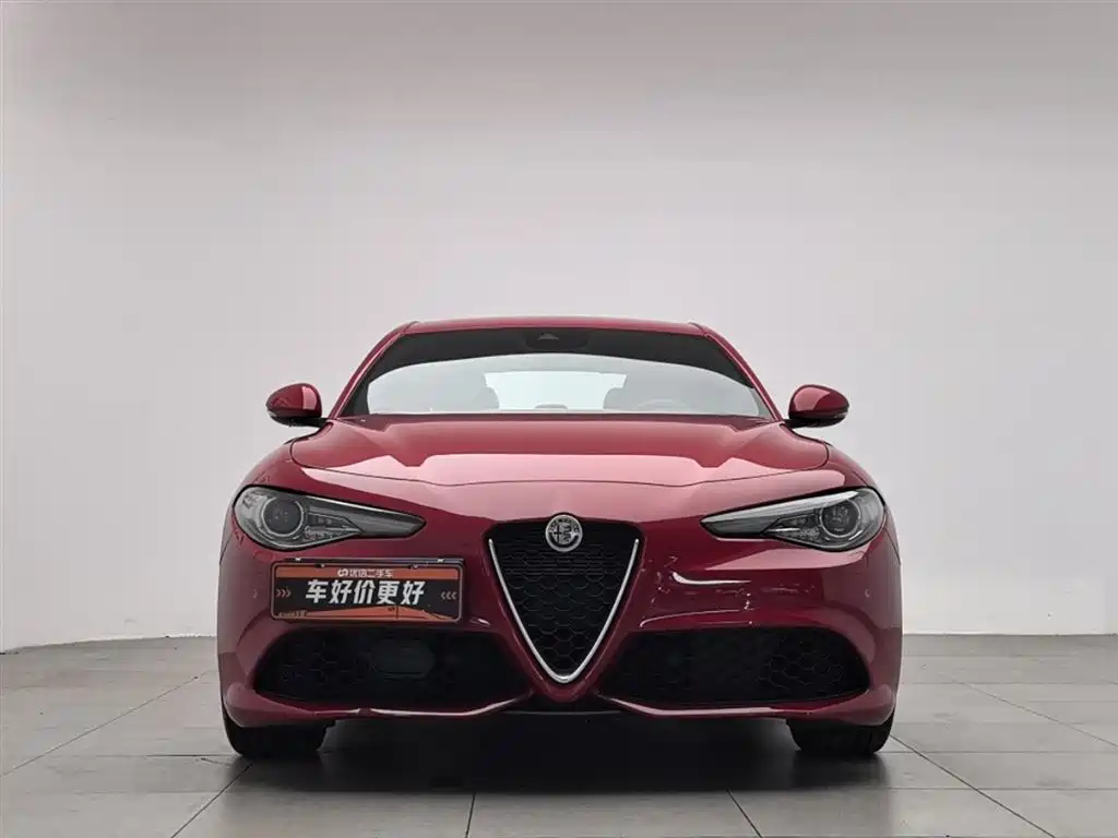 Alfa Romeo Giulia 2023 — фото 3