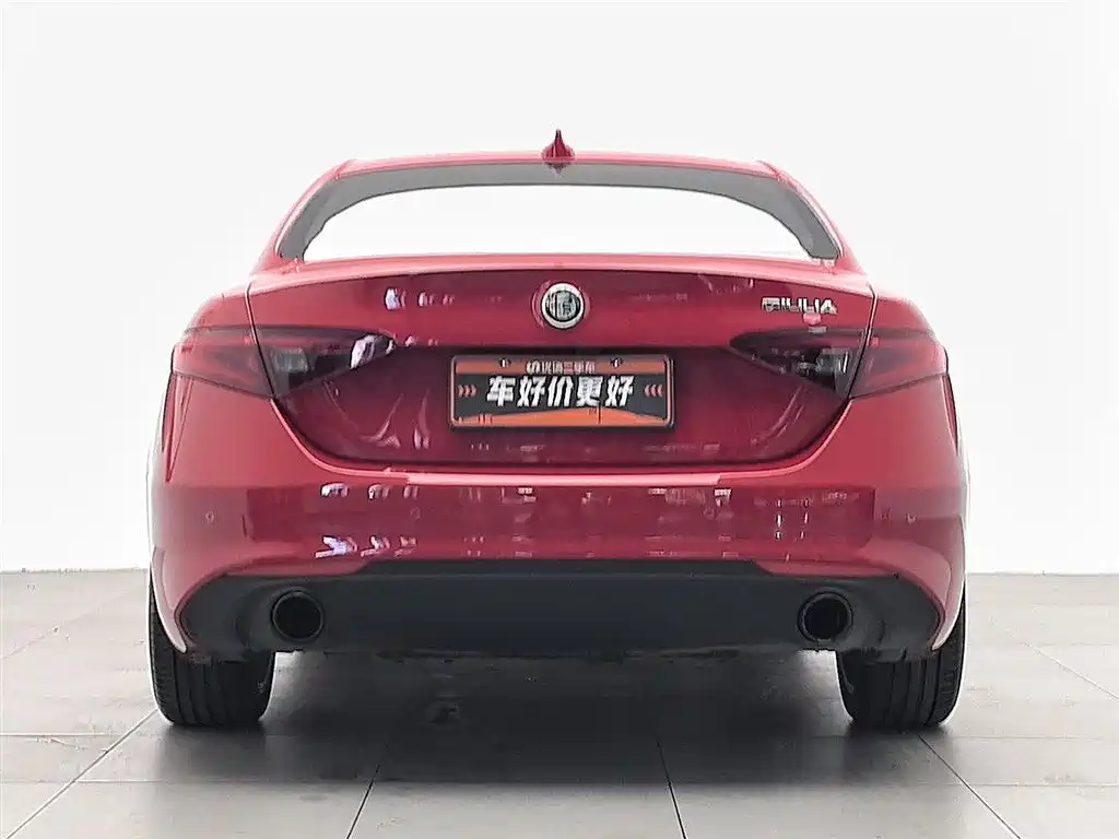 Alfa Romeo Giulia 2023 — фото 4