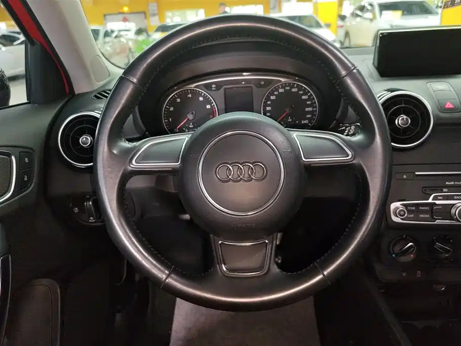 Audi A1 2017 — фото 15
