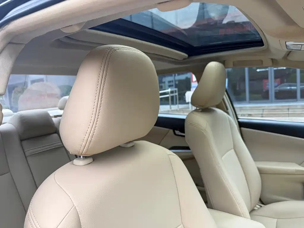 Toyota Camry 2015 — фото 16