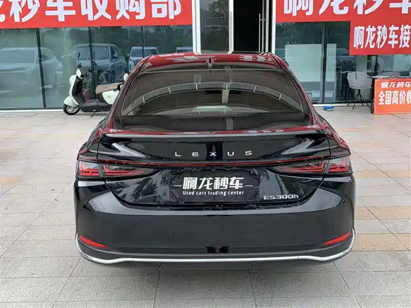 Lexus ES 2025