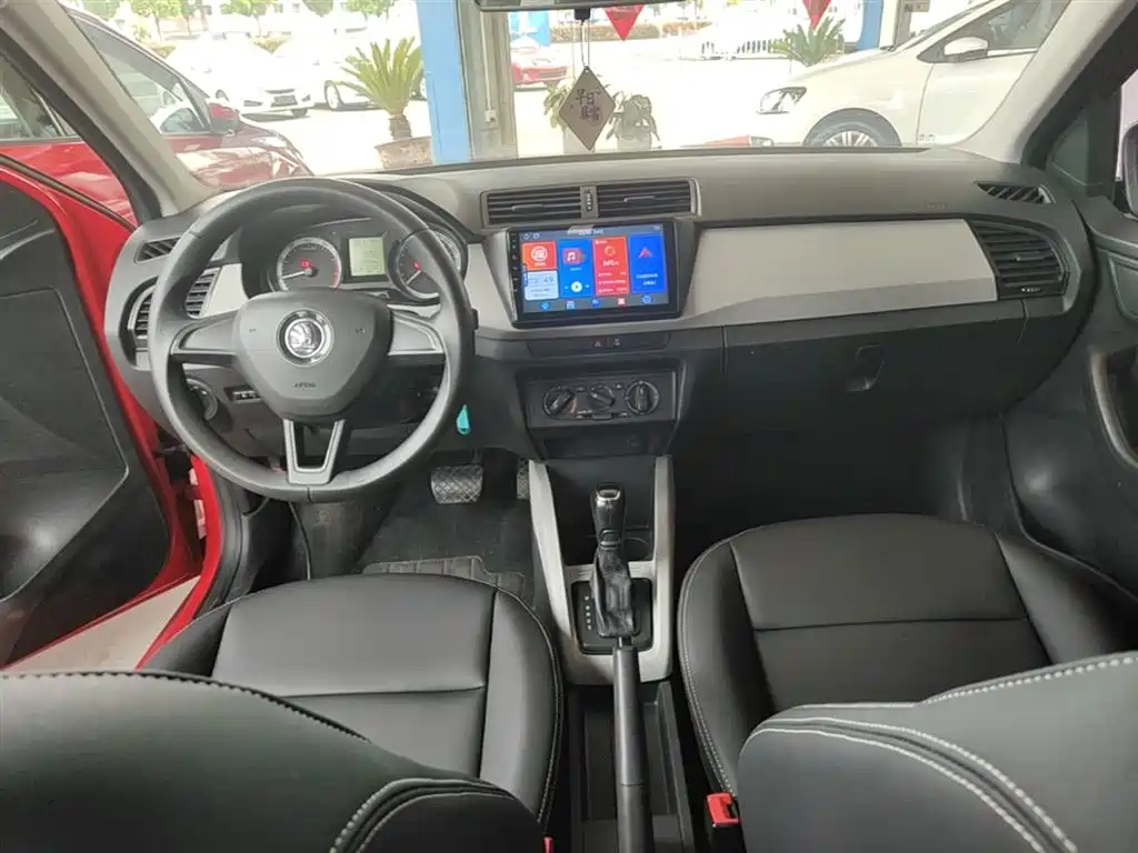 Skoda Fabia 2019 — фото 10