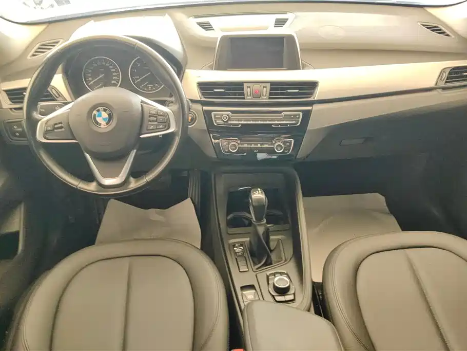 BMW X1 2018 — фото 12