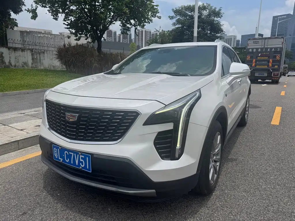 Cadillac XT4 2023 — фото 1