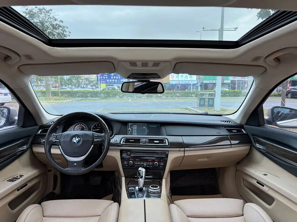 BMW 7 Series 2012 — фото 16