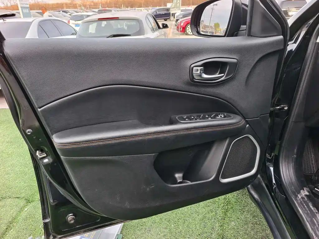Jeep Compass 2020 — фото 13