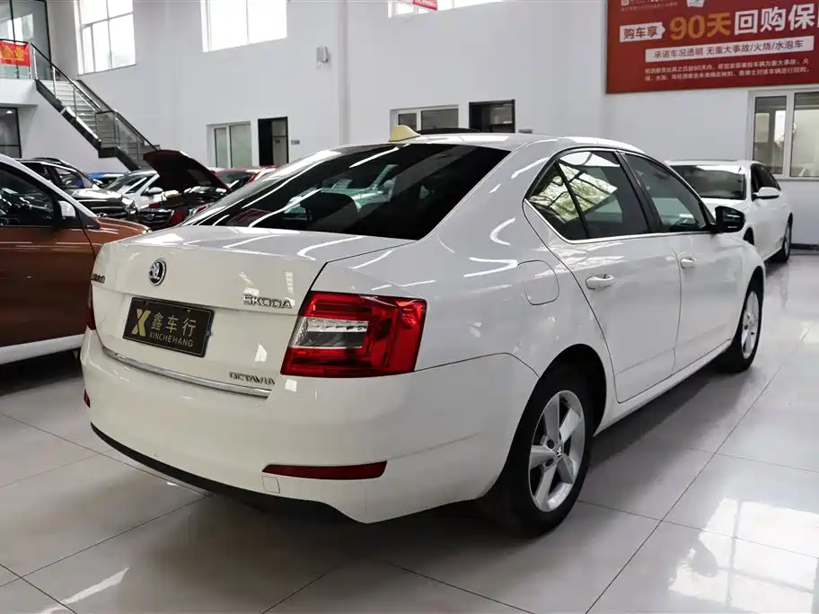 Skoda Octavia 2015 — фото 8