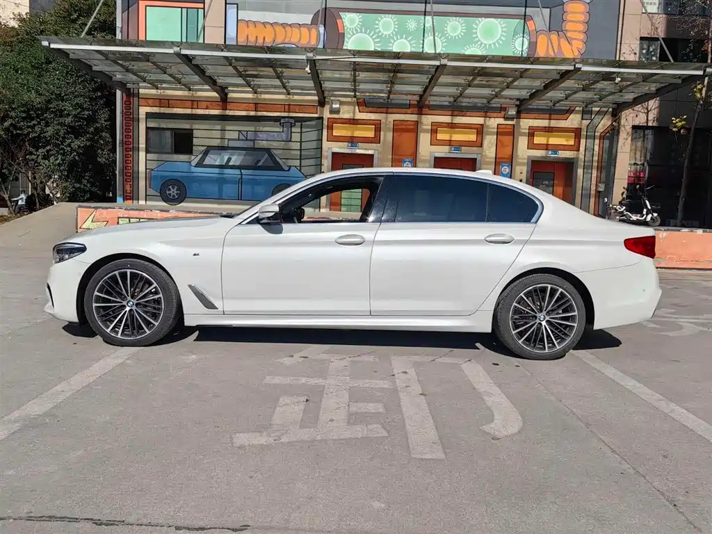 BMW 5 Series 2020 — фото 17