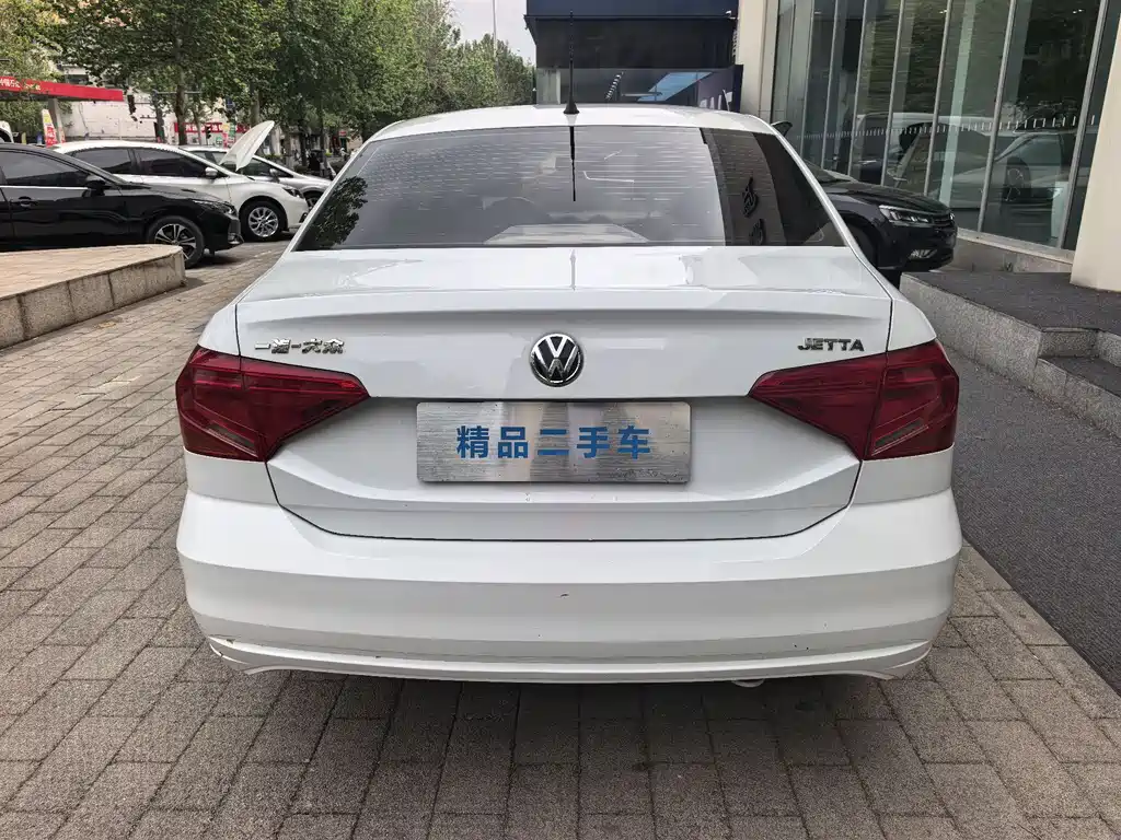 Volkswagen Jetta 2018 — фото 18
