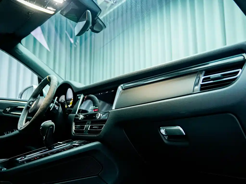 Porsche Macan 2023 — фото 13