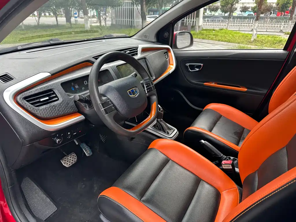 Geely Vision X1 2018 — фото 15
