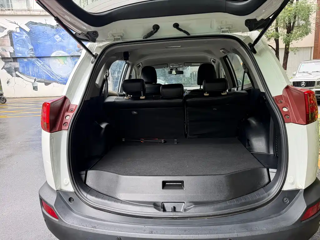 Toyota RAV4 2014 — фото 18
