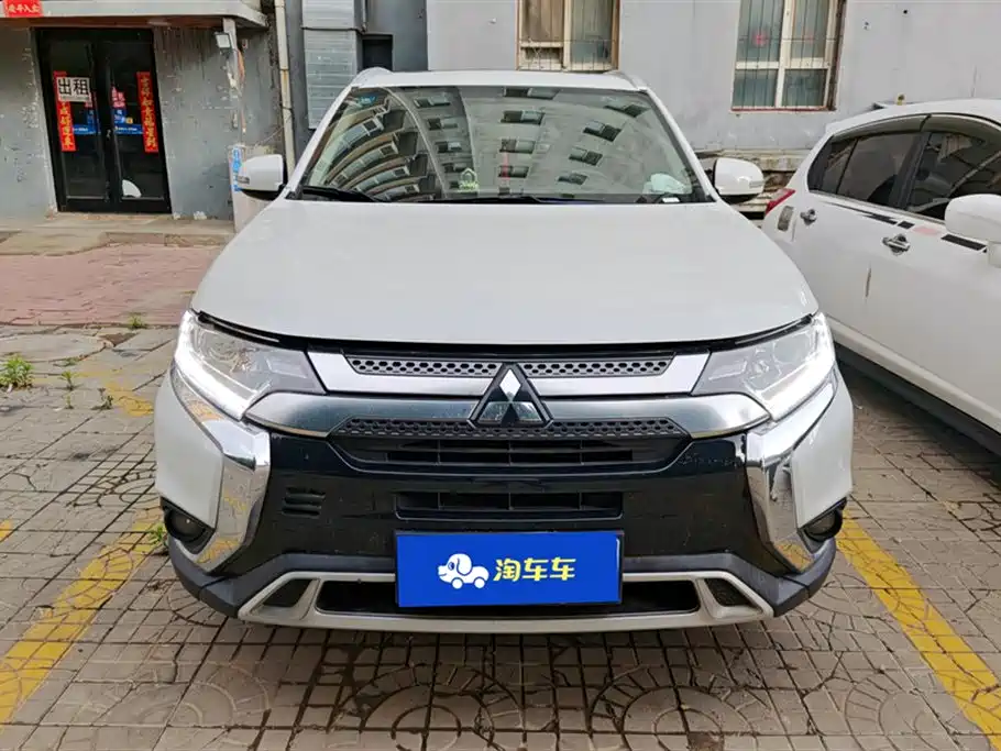 Mitsubishi Outlander 2019 — фото 2