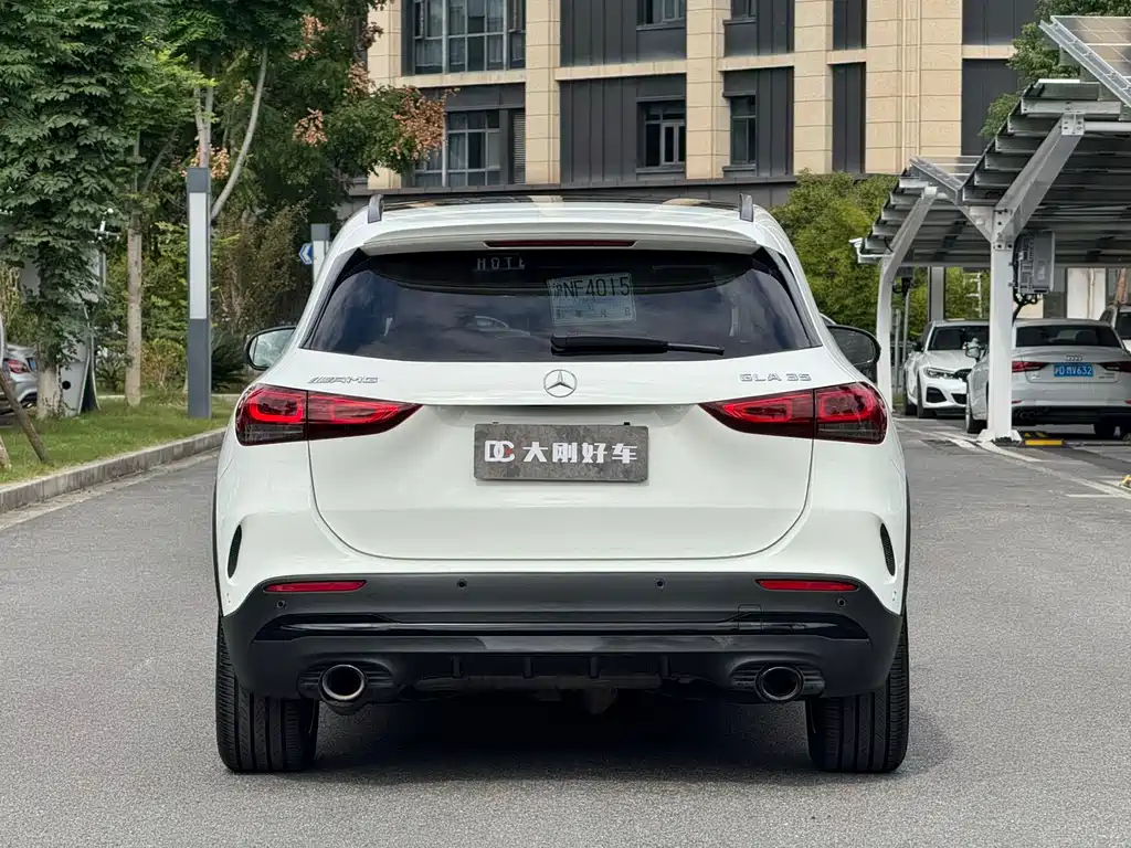 Mercedes-Benz GLA AMG 2021