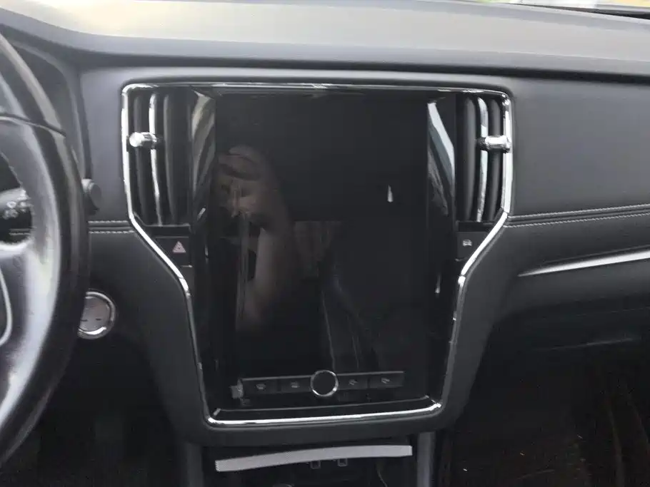 Roewe i6 New Energy 2018 — фото 13