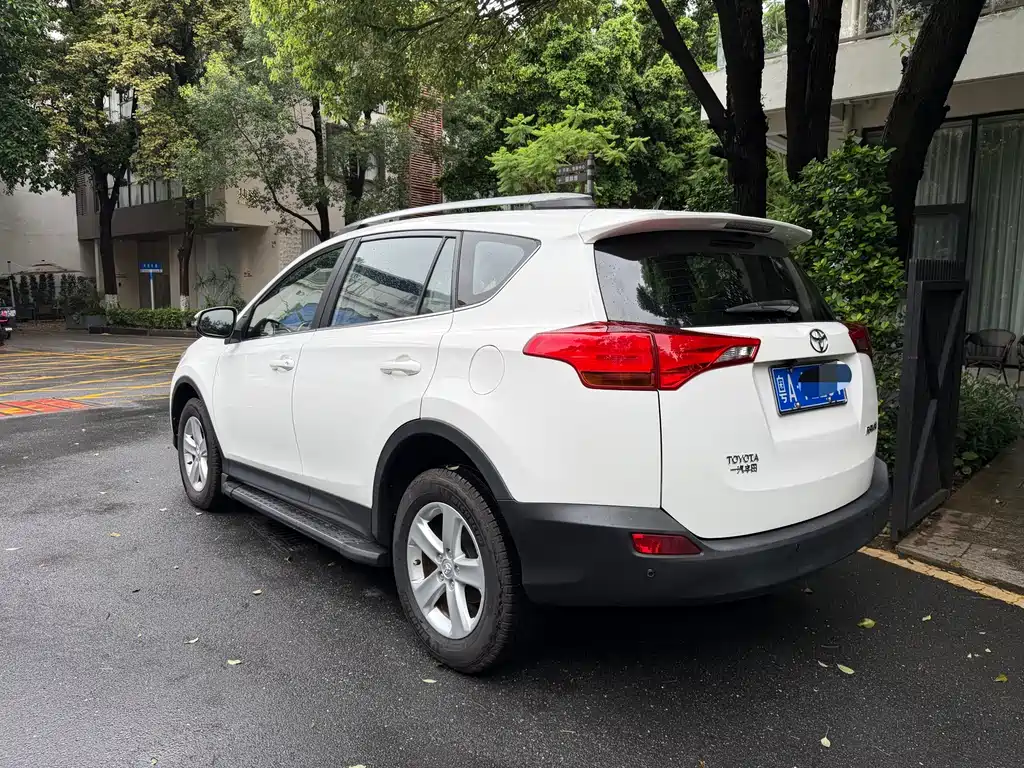 Toyota RAV4 2014