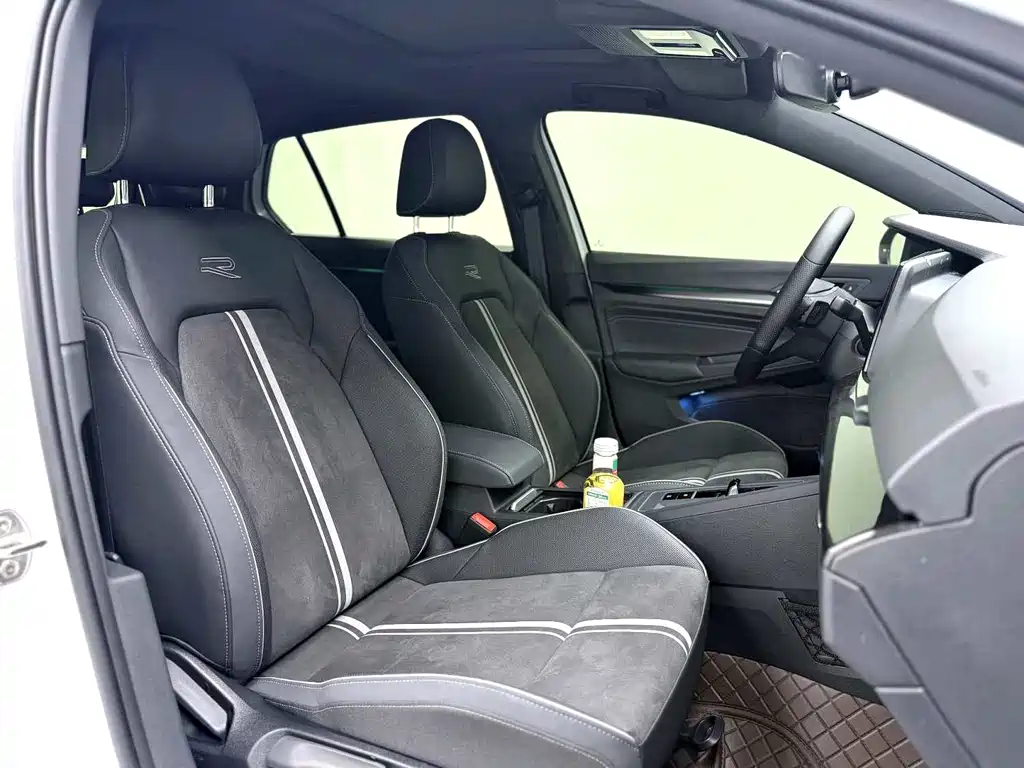 Volkswagen Golf 2024