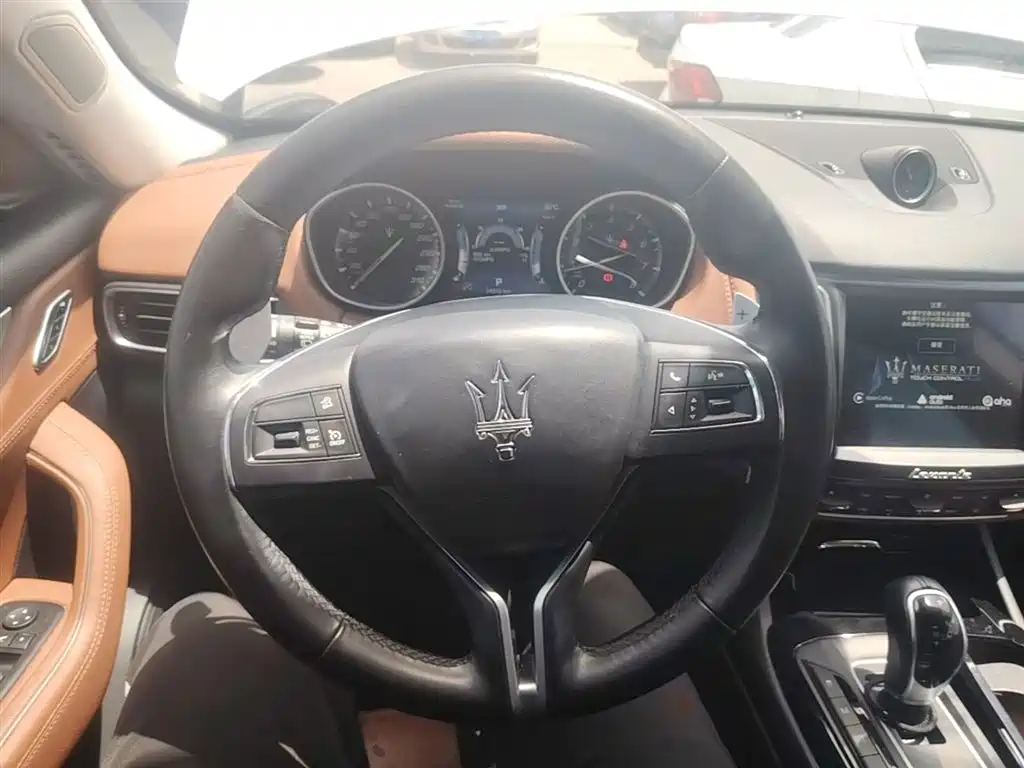 Maserati Levante 2017 — фото 11