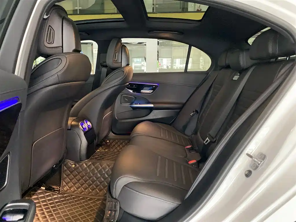Mercedes-Benz C-Class 2024 — фото 14