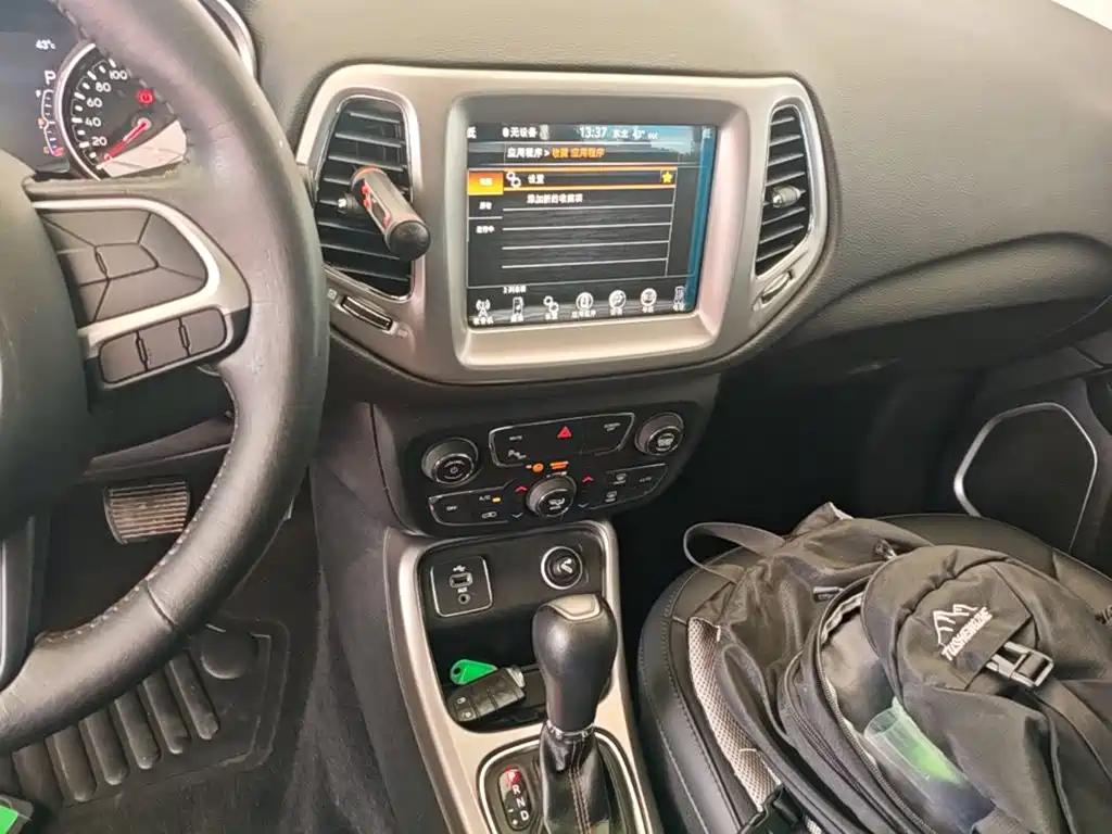 Jeep Compass 2017 — фото 13