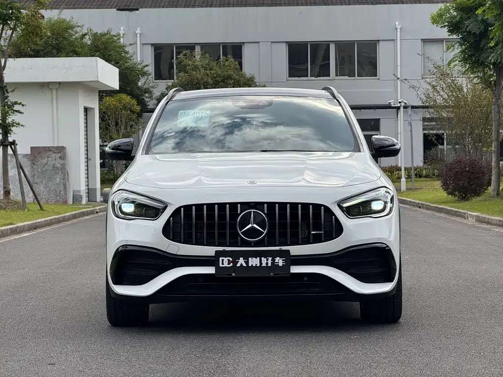 Mercedes-Benz GLA AMG 2021