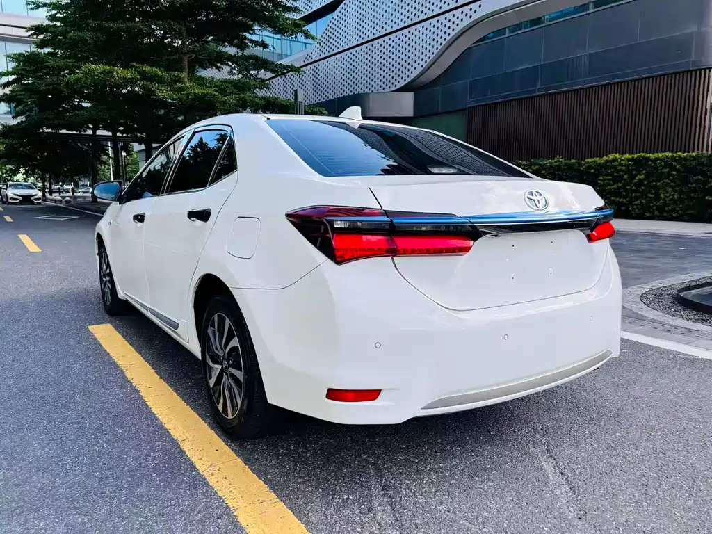 Toyota Corolla Hybrid 2020 — фото 13