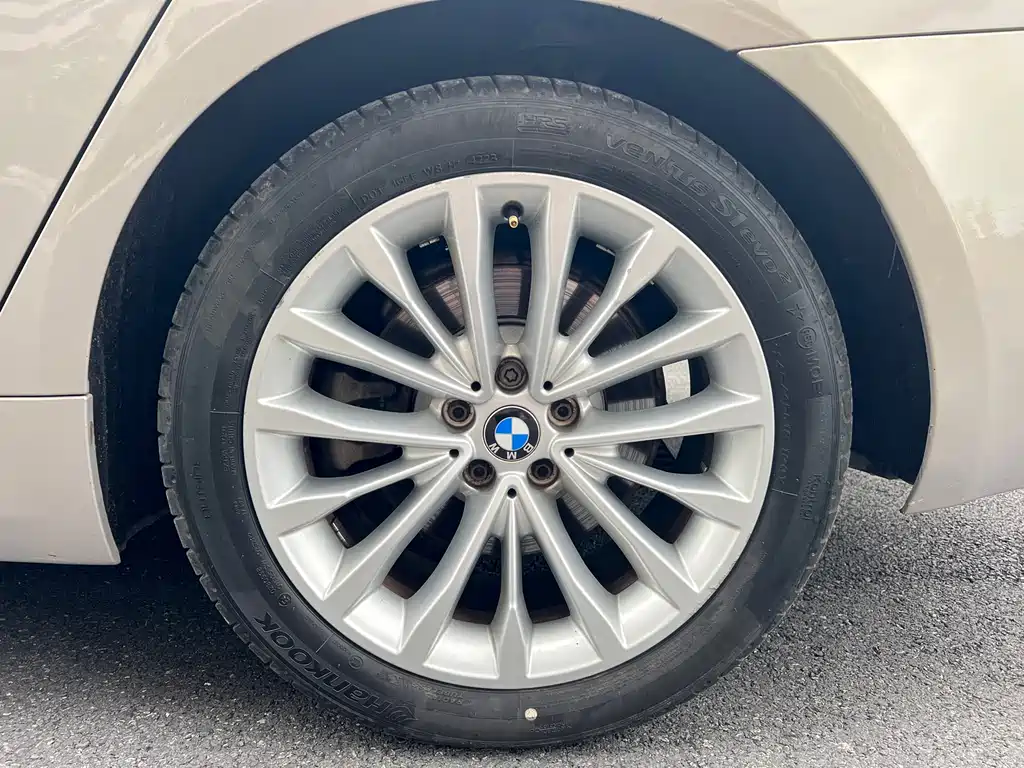 BMW 5 Series 2018 — фото 38
